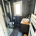 بيت للعطل Spacious House With Balcony