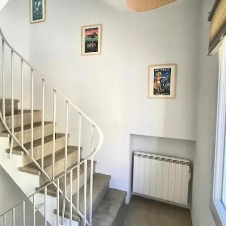 Spacious House With Balcony بيت للعطل *