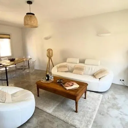 Dom wakacyjny Spacious House With Balcony