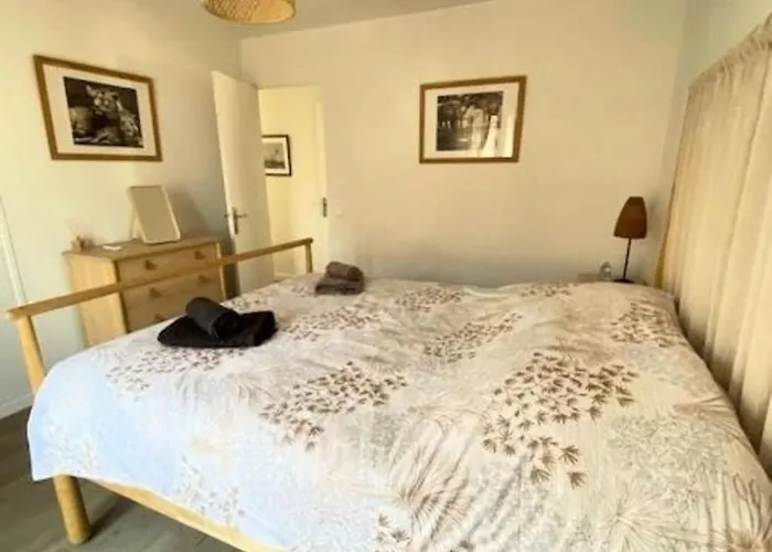 Spacious House With Balcony * סן-מקסים